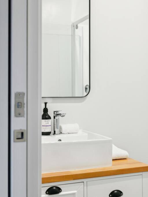 Апартаменти 950M To Cbd - Instant Book Tidy Unit Гізбурн Екстер'єр фото
