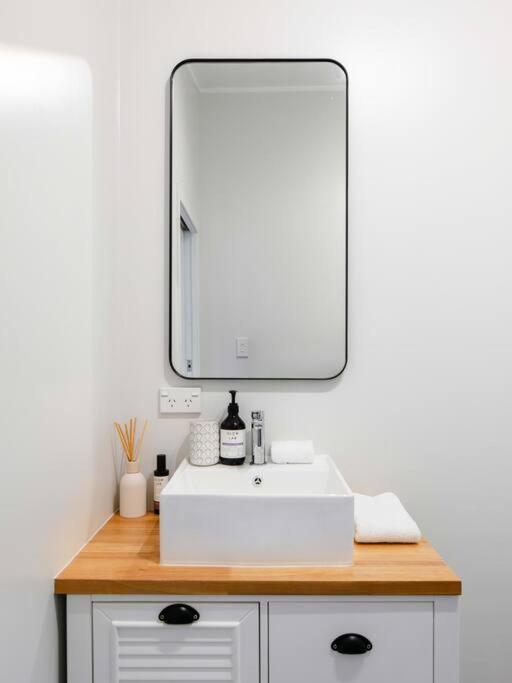 Апартаменти 950M To Cbd - Instant Book Tidy Unit Гізбурн Екстер'єр фото